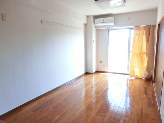 Living and room. ☆ South-facing the bright Western-style ☆
