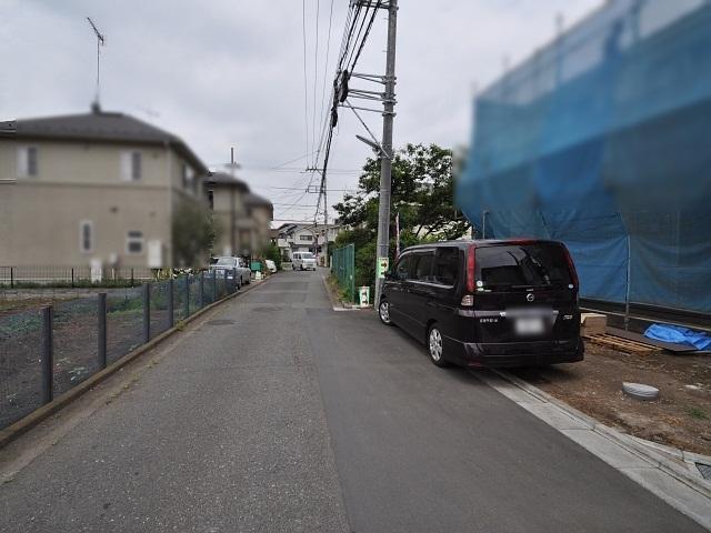 Local photos, including front road. Akishima Miyazawa-cho 2-chome, contact road situation