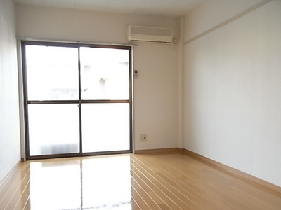 Living and room. Day living environment favorable
