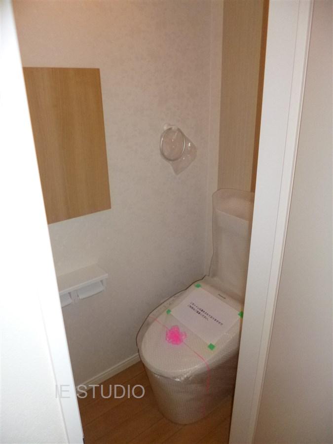 Toilet. Local (11 May 2013) Shooting