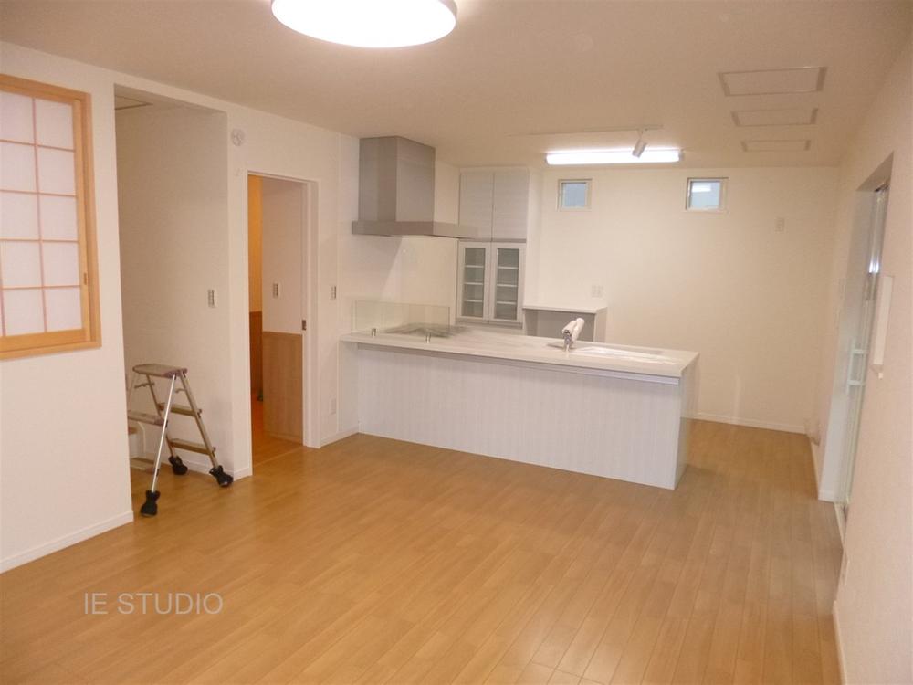 Living. Local (11 May 2013) Shooting