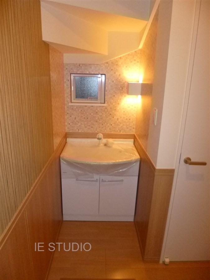 Wash basin, toilet. Local (11 May 2013) Shooting