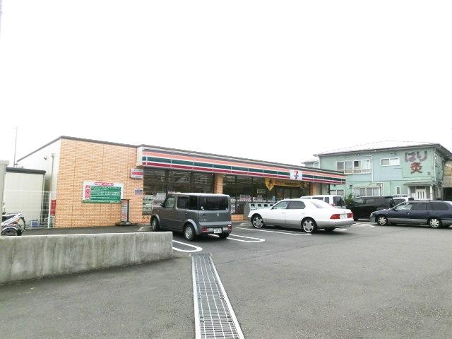 Convenience store. 270m to Seven-Eleven