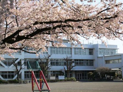 Primary school. Nakagami to elementary school (elementary school) 520m