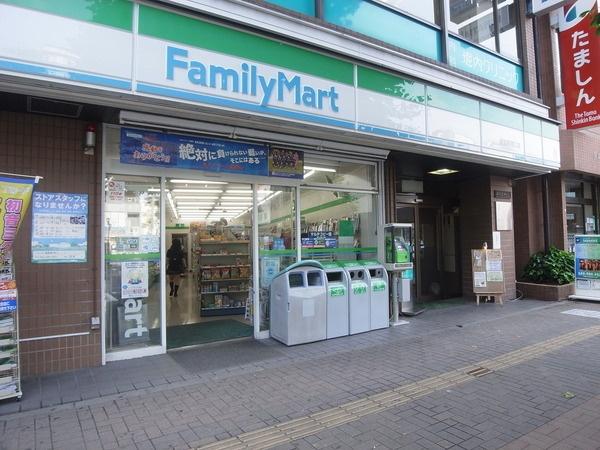 Convenience store. 80m to FamilyMart Higashinaka God Ekimae