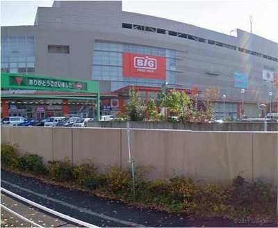 Shopping centre. 614m to BIG (shopping center)