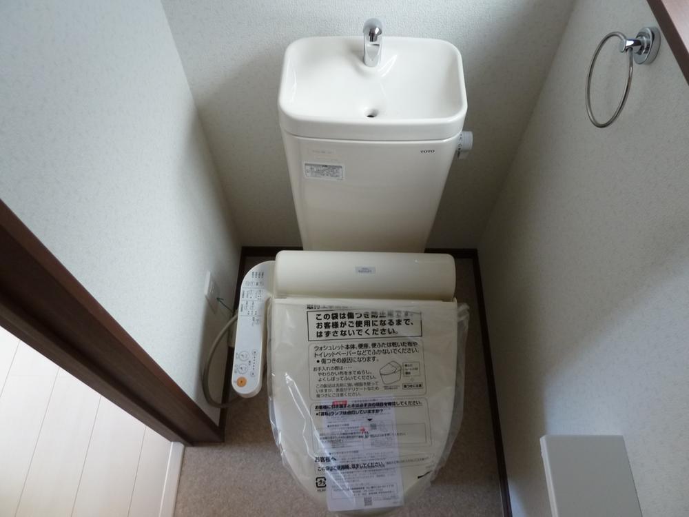 Toilet. Indoor (11 May 2013) Shooting