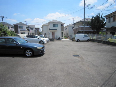 Parking lot. ☆ On-site parking ☆