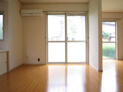 Living and room. ☆ Air conditioning in the living room ☆