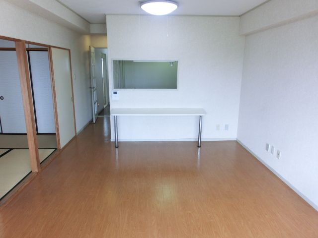 Living and room. 15 is a spacious living room of the Pledge ☆