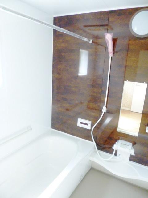 Bathroom. 1 Building site (July 1, 2013) Shooting It will bathtub that can comfortably be sitz bath
