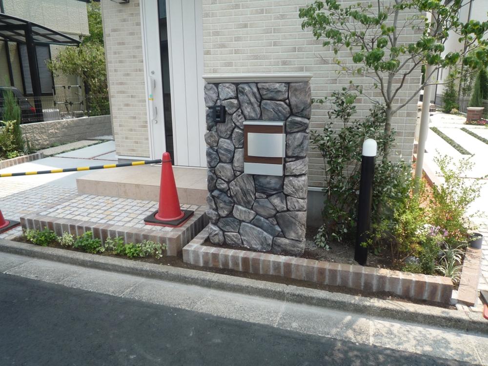 Entrance. 3 Building site (August 12, 2013) Shooting It is firm Mongamae