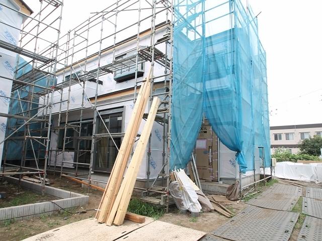 Local appearance photo. Building 2 Under construction