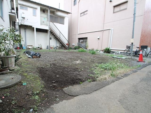 Local appearance photo. When the vacant lot