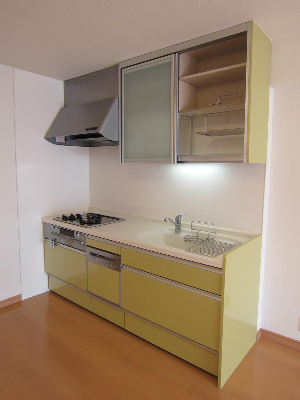 Kitchen. Indoor (12 May 2013) Shooting