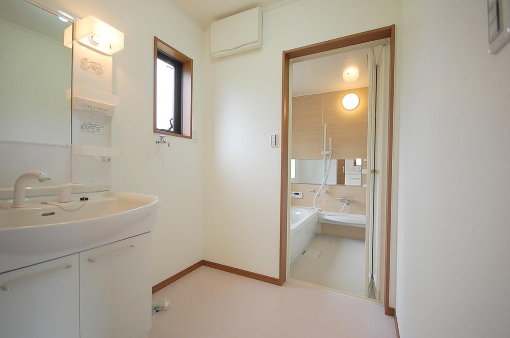 Same specifications photos (Other introspection). Washbasin same specifications