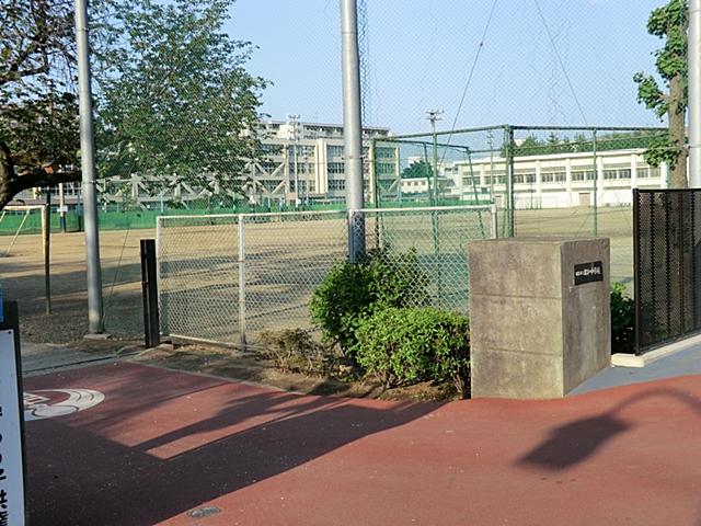 Junior high school. Akishima 600m to stand Showa junior high school