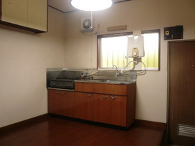 Kitchen. Two-burner gas stove installation Allowed (leaving products available)