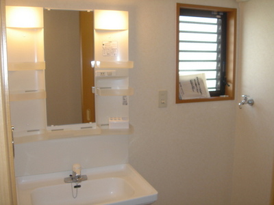 Washroom. There is a small window in the dressing room!
