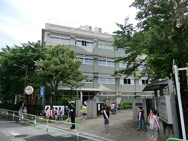 Primary school. Arakawa Ward seventh Kaita to elementary school 393m