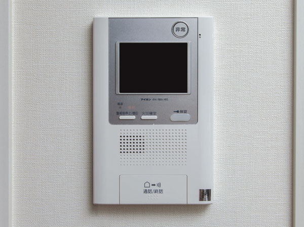 Security.  [TV monitor with a hands-free intercom] Check the voice and image of the visitor. Also includes a recording function, Has been improved crime prevention.