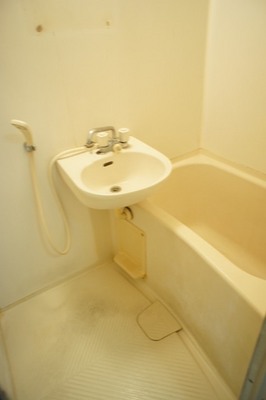 Bath.  ※ reference Photo of another room Washbasin with bus