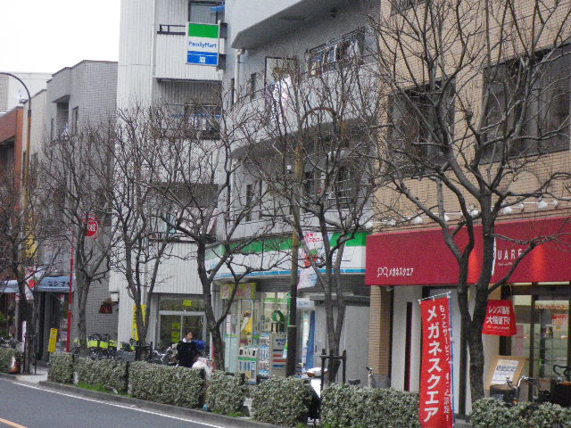Convenience store. FamilyMart Nishiogu-chome store up (convenience store) 600m
