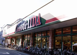 Supermarket. Commodities Iida Nishiogu store up to (super) 910m