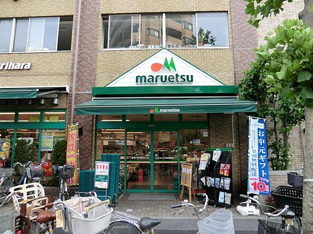 Supermarket. Until Maruetsu Nishinippori store sales 400m from 9 am until 10 pm. There is no parking lot, This is useful because the distance, also came by bicycle on foot.
