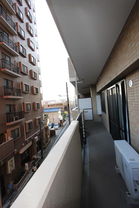 Balcony. Spacious wide balcony. Even if laundry is gone more, Jose is likely at a time.