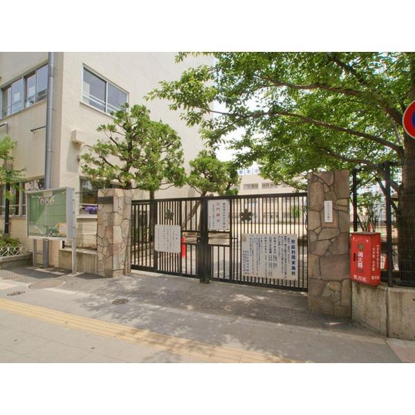 Primary school. Arakawa Ward red clay until the elementary school 427m