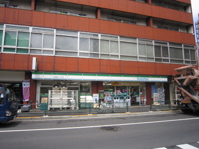 Convenience store. FamilyMart Tabatashin cho-chome store up (convenience store) 94m