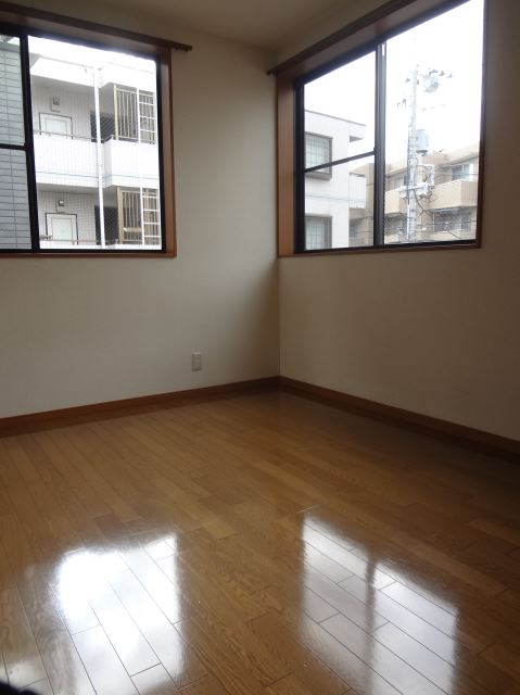 Living and room. Hiroshi 6 Pledge of room, There is a two-sided window