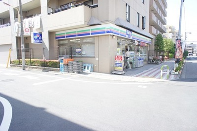 Convenience store. Three F Nishiogu 7-chome (convenience store) up to 67m