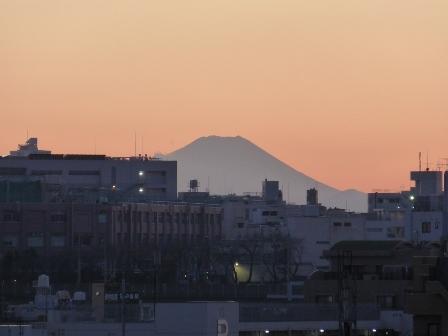 View photos from the dwelling unit. View from LD (sunset views of Mount Fuji)