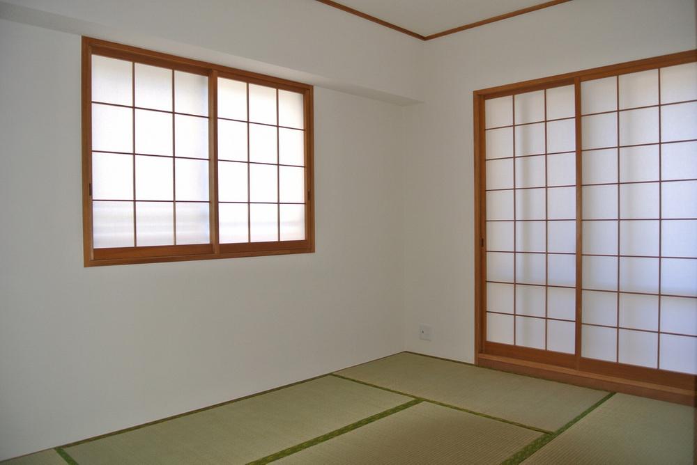 Non-living room. Bright two-sided lighting Japanese-style room
