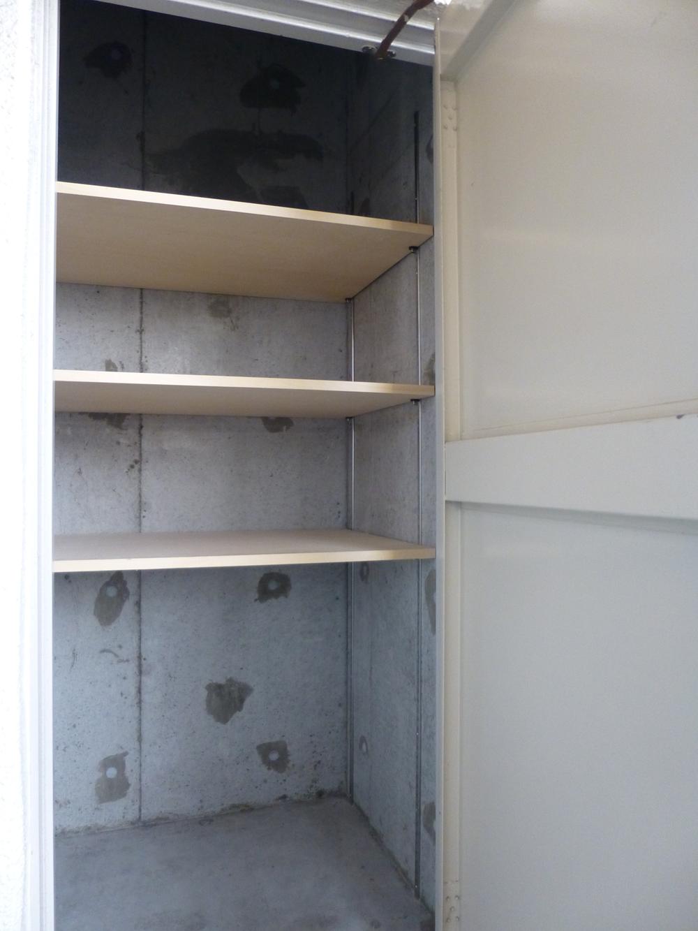 Receipt. Indoor (11 May 2013) Shooting, Balcony storeroom