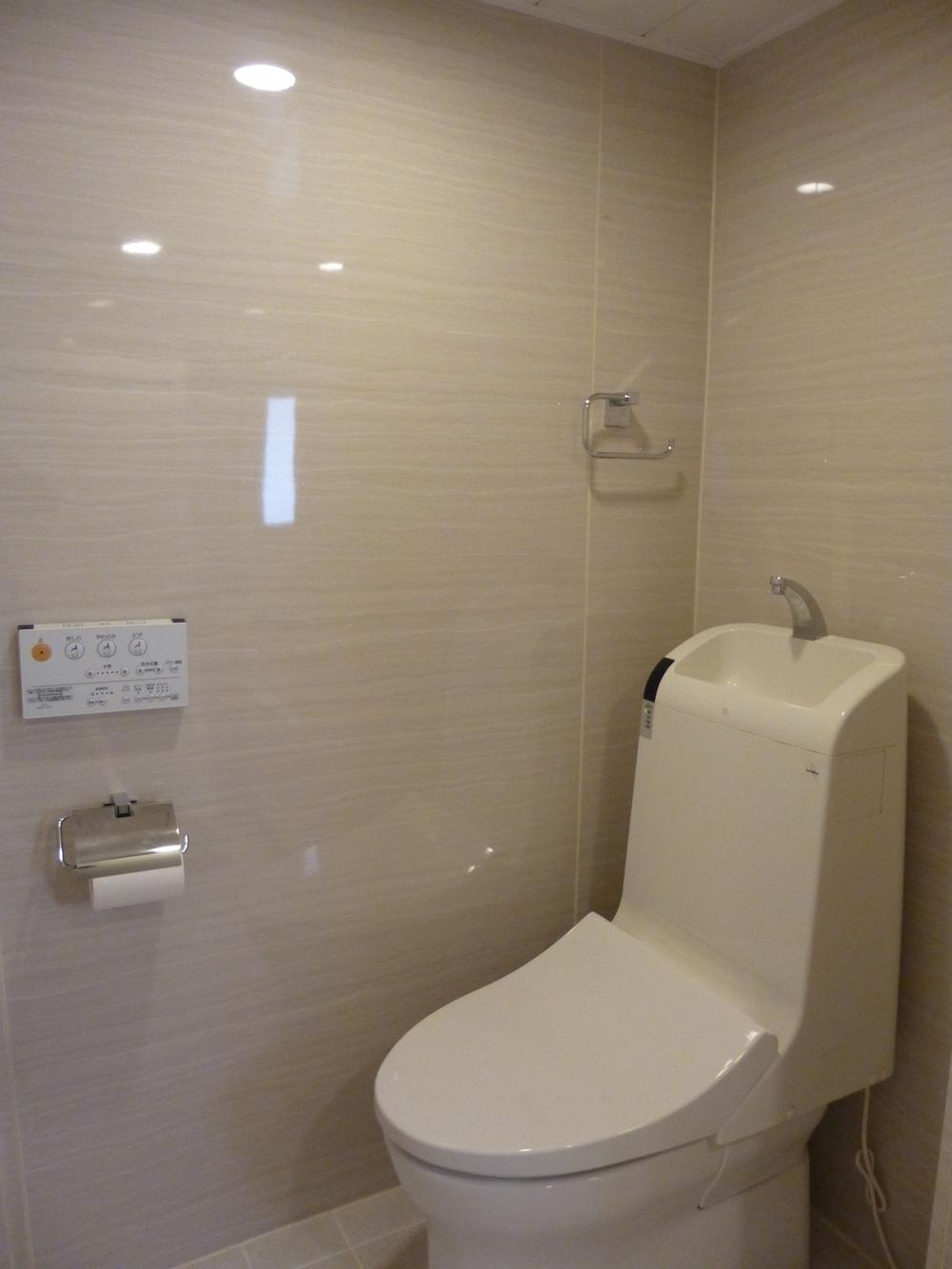 Toilet. Indoor (11 May 2013) Shooting