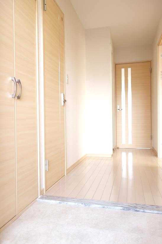 Entrance. Local (12 May 2013) Shooting