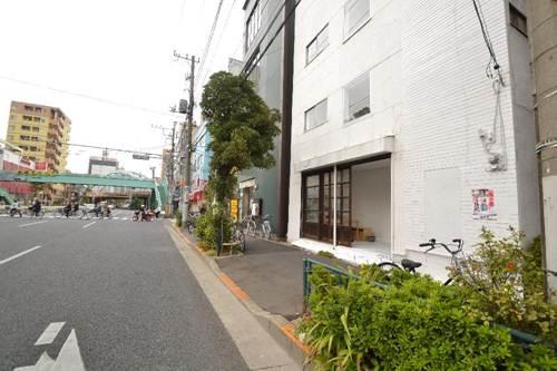 Local photos, including front road. Siemens in the southwest side of the road (Meiji-dori)