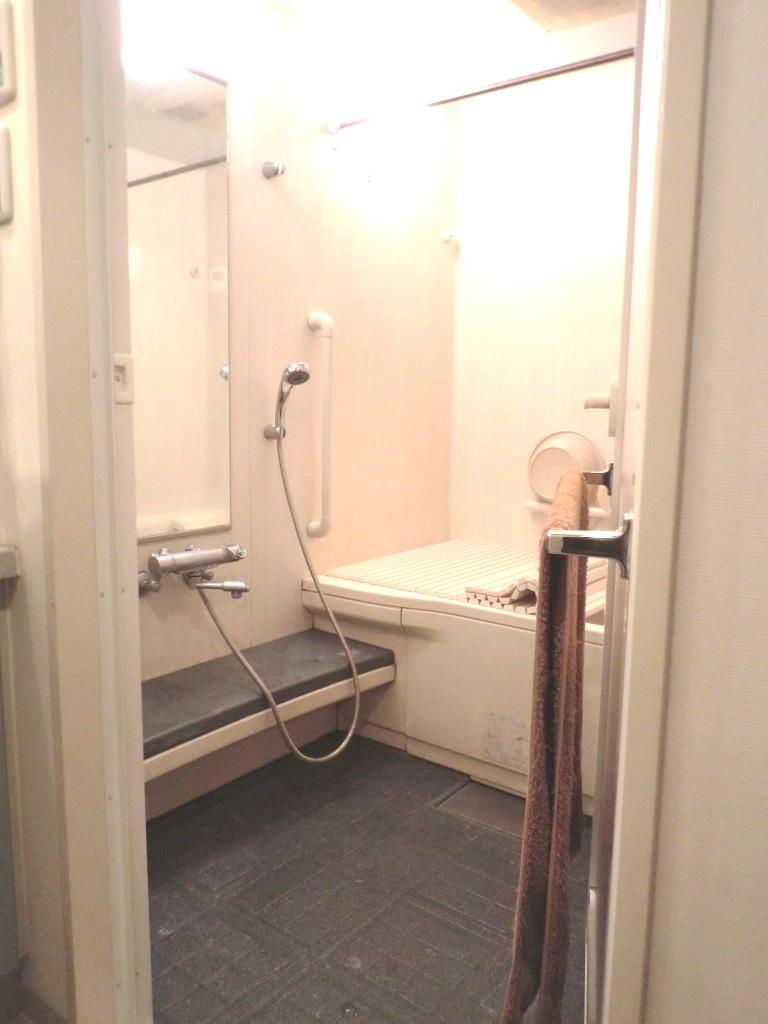 Bathroom. Indoor (06 May 2013) Shooting. Add cooking function or bathroom dryer, Also it comes with a 24-hour ventilation.