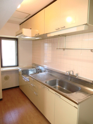 Kitchen.  ☆ Spacious kitchen space ☆