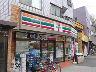 Convenience store. 300m to Seven-Eleven (convenience store)