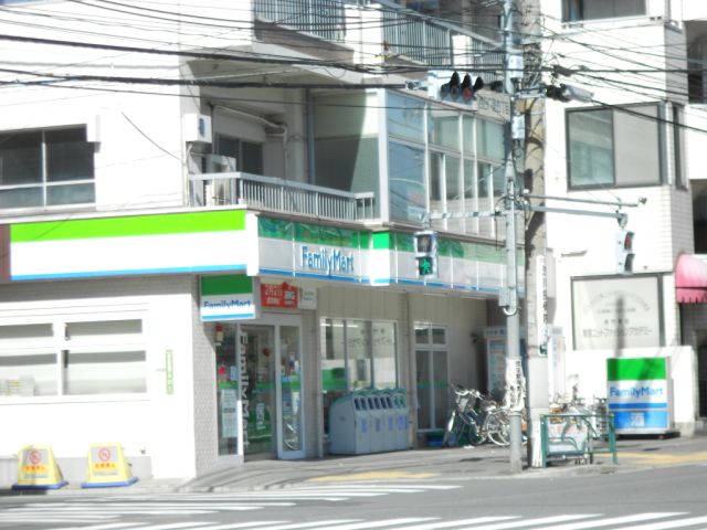 Convenience store. 320m to Family Mart (convenience store)