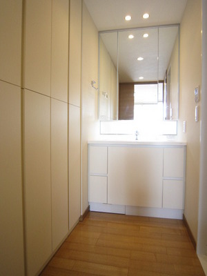 Washroom.  ※ It is a photograph of the other rooms The left side is the storage! 