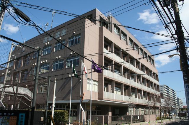 Junior high school. Municipal Suwa stand junior high school until the (junior high school) 330m