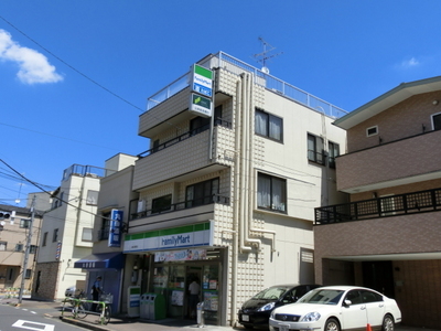 Convenience store. 130m to Family Mart (convenience store)