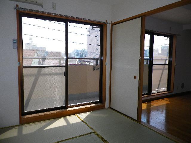 Other room space. It is a photograph of the same type (402 Room No.)