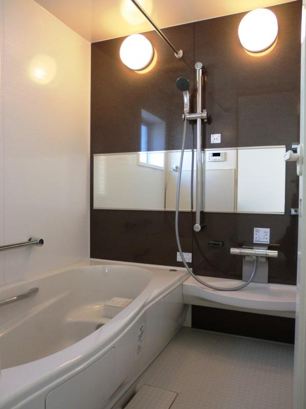 Same specifications photo (bathroom). Same specifications photo (bathroom) bathroom dryer with bathroom is clean and easy Kururin poi drainage port! 1616 spacious bathtub size, Hard to feel the cold floor = is thermo floor.