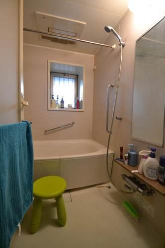 Bathroom. Bathroom (Otobasu) window there